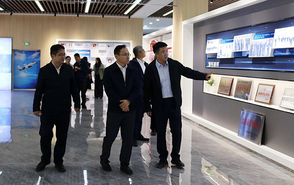 中國(guó)鋼研黨委副書(shū)記、總經(jīng)理高宏斌一行 到航產(chǎn)集團(tuán)調(diào)研